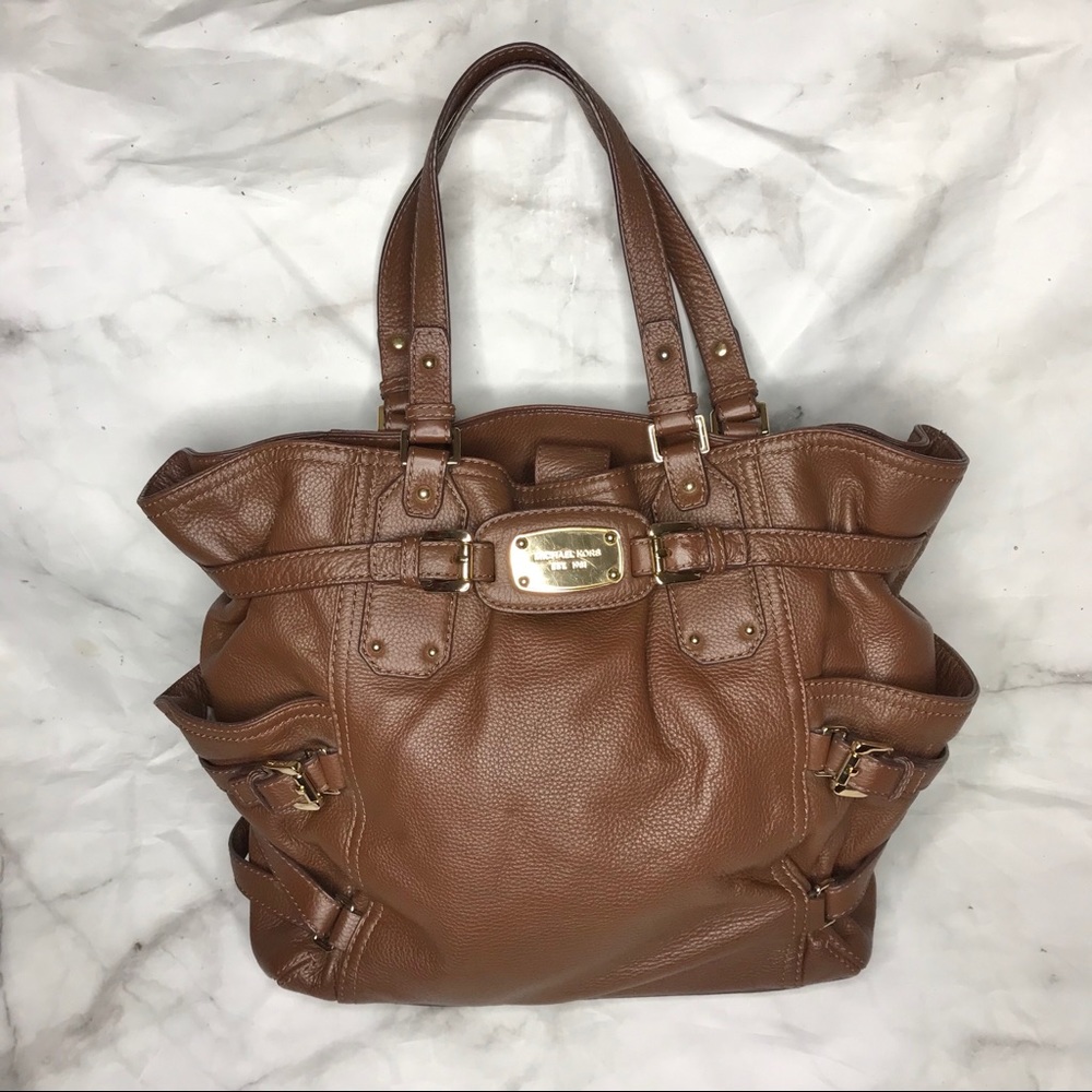 Michael Kors Gansevoort brown leather tote. 🔴SOLD🔴